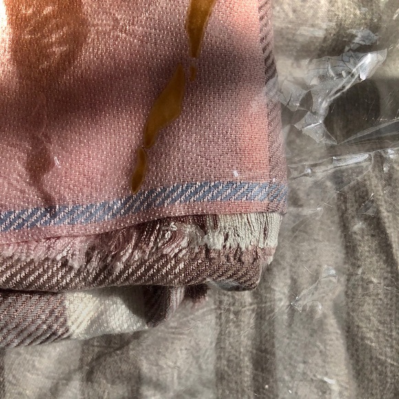 Authentic Burberry scarf (new) - Picture 3 of 3